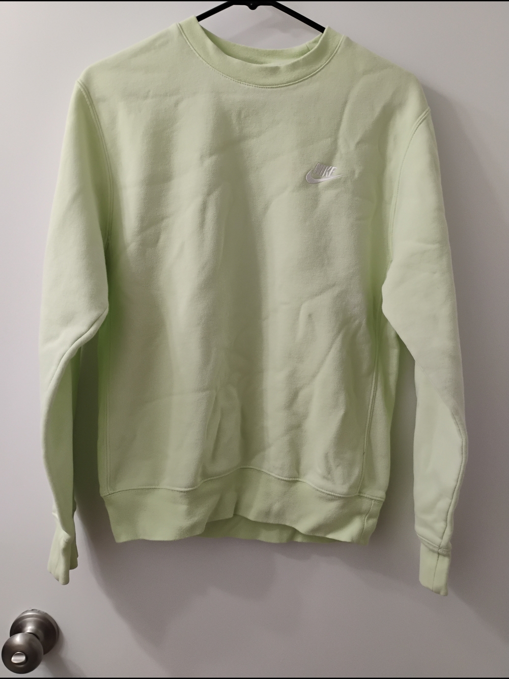 Nike Men’s Crewneck Sweatshirt in Light Green/Lime Yellow
